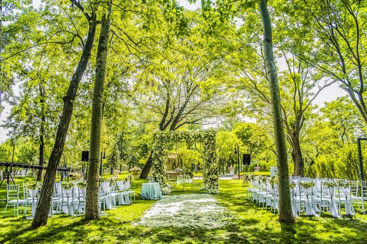 28 Totally Brilliant Garden Wedding Decoration Ideas