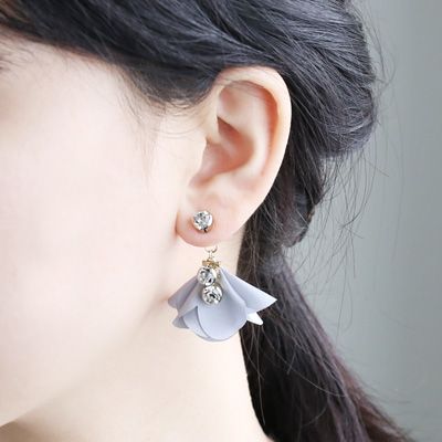 A variety of earrings enrich your daily life Simple earrings in your life